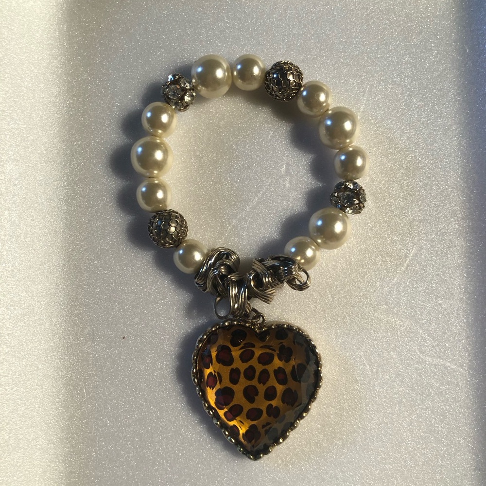 Vintage Betsey Johnson Elegant Pearl Bracelet with Leopard Heart Pendant